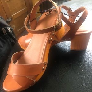 Super cute trendy sandals. Brand new!!